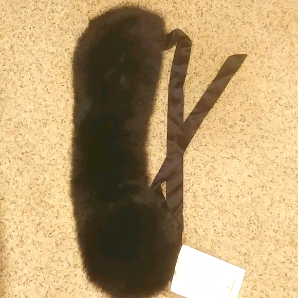 Bloomingdale's Black Fox Fur Collar - Picture 3 of 7